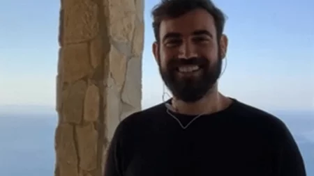 Ο Νίκος Πολυδερόπουλος έγινε μπαμπάς | Η πρώτη φωτογραφία του μωρού και το συγκινητικό μήνυμα