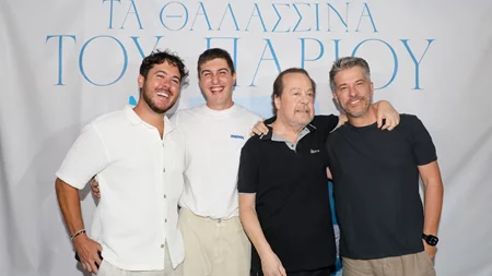 Αντελίνα Βαρθακούρη | Φωτογραφίζει τον Γιάννη Πάριο με τα τέσσερα παιδιά και τα εγγόνια του