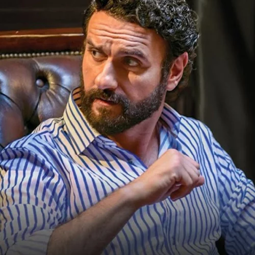 Με μουσάκι και κοστούμι χωρίς γραβάτα | Σπάνιες εικόνες από τον γάμο του Μελέτη Ηλία