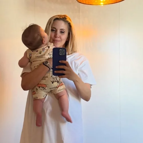 "Ήλιε μου" | Η Φωτεινή Πετρογιάννη περνά το πρώτο καλοκαίρι ως μαμά - Η τρυφερή φωτογραφία με τον γιο της