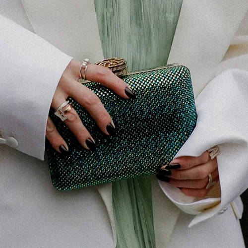 Ξέχασε τα αμυγδαλωτά νύχια | Αυτό είναι το σχήμα που θα κυριαρχήσει το 2024