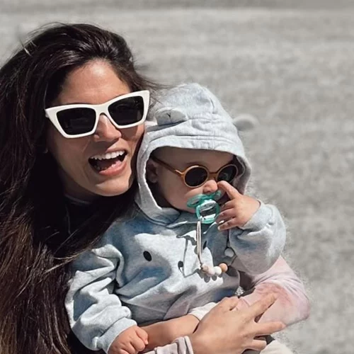 Η Μαίρη Συνατσάκη παίζει με την κόρη της, Ολίβια και είναι σίγουρο πως θα σε γυρίσει στα παιδικά σου χρόνια