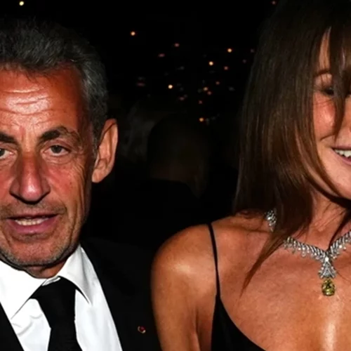 Οικογενειακώς στην Ελλάδα για διακοπές | Nicolas Sarkozy και Carla Bruni με την 10χρονη κόρη τους Julia σε σκάφος