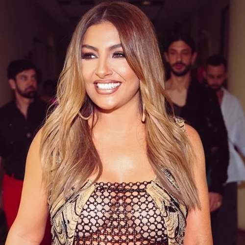 Έλενα Παπαρίζου | Αγνώριστη με κοντό καρέ μαλλάκι στα μαθητικά της χρόνια