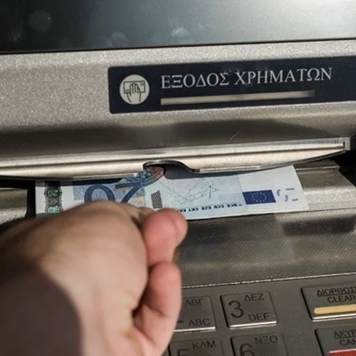 Δίχως χρεώσεις από σήμερα οι αναλήψεις στα ΑΤΜ ελληνικών τραπεζών