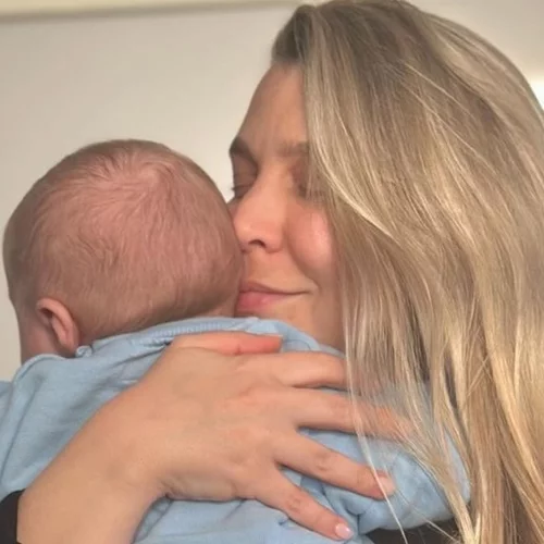 Η Κατρίνα Τσάνταλη στο πιο τρυφερό στιγμιότυπο με τον γιο της και τον Ανδρέα Βούλγαρη