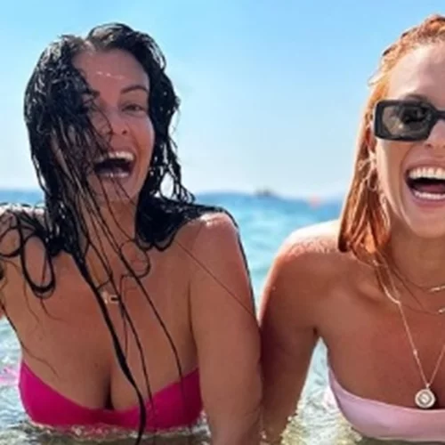 Σίσσυ Χρηστίδου-Μαρία Κορινθίου | Οι κοινές τους διακοπές στη Χαλκιδική σε "Barbie pink mode"