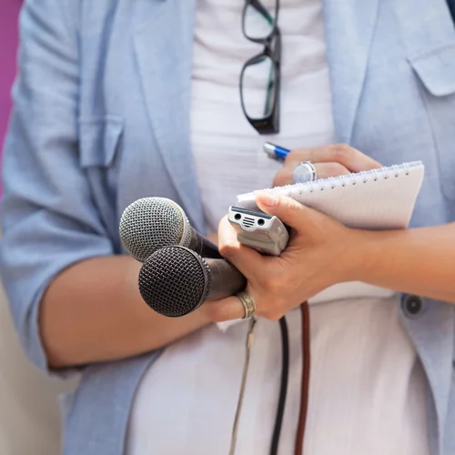 Δημοσιογράφος καταγγέλλει συνάδελφό της για σεξουαλική παρενόχληση