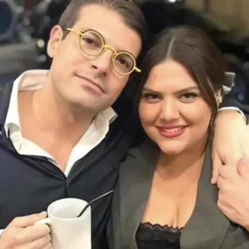 Φίλιππος Τσαγκρίδης | Οι ειδυλλιακές φωτογραφίες από την Πάτμο - Το σχόλιο της Δανάης Μπάρκα που προκάλεσε ερωτηματικά