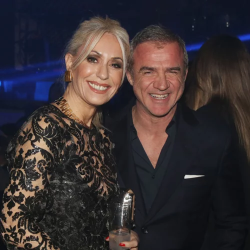 Μαρία Μπακοδήμου - Δημήτρης Αργυρόπουλος | Συγκινημένοι αποχαιρετούν τον γιο τους, Άρη, στο αεροδρόμιο