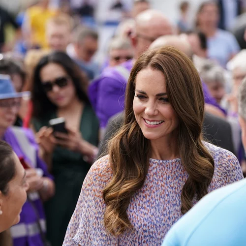H Kate Middleton υιοθέτησε το "έξυπνο" χτένισμα που χαρίζει εφέ ανόρθωσης στο πρόσωπο