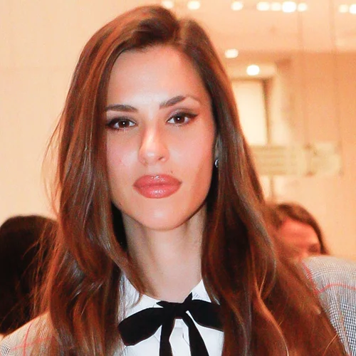 Σαν πρωταγωνίστρια του "Gossip Girl" | Η Ιζαμπέλλα Φούλοπ με μια εμφάνιση της που είναι hot τάση για το φθινόπωρο