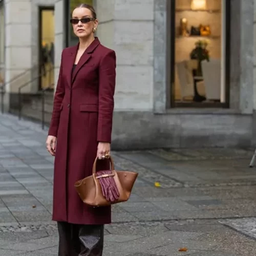 Το μακρύ παλτό από τη Zara για τις day to evening εμφανίσεις σου είναι στο χρώμα που ταιριάζει με τα πάντα