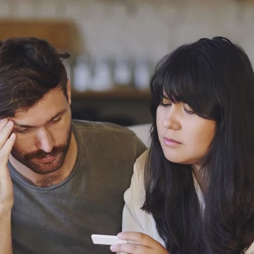 Υπογονιμότητα: Πώς οι προσπάθειες για απόκτηση ενός παιδιού κλονίζουν μια συντροφική σχέση