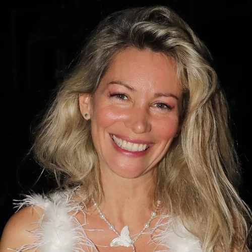 Άριελ Κωνσταντινίδη | Η νεανική πινελιά στα μαλλιά της που την κάνει να δείχνει 10 χρόνια νεότερη