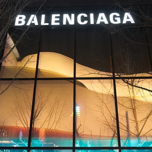 Balenciaga | Ο οίκος διέγραψε το Instagram feed του