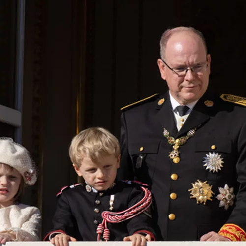 Tα τέσσερα παιδιά του Αλβέρτου, ποζάρουν για πρώτη φορά μαζί