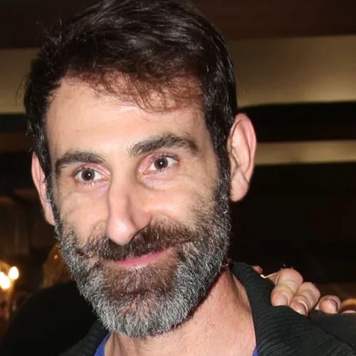 Γιώργος Κοψιδάς | "Ήμουν με μία γυναίκα έγχρωμη, δούλευε νύχτα και κυοφορούσε το παιδί κάποιου άλλου"