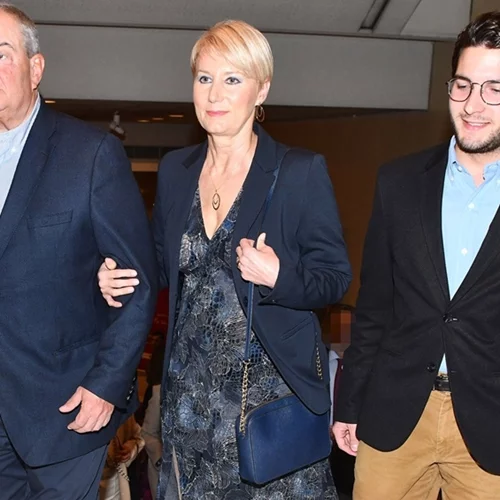 Ο Αλέξανδρος Καραμανλής τραγουδάει Στρατό Διονυσίου | Το σπάνιο βίντεο