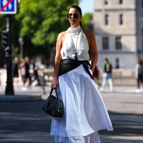 Ο κομψός και πρωτότυπος τρόπος για να φορέσεις τα μαντήλια σου φέτος το καλοκαίρι