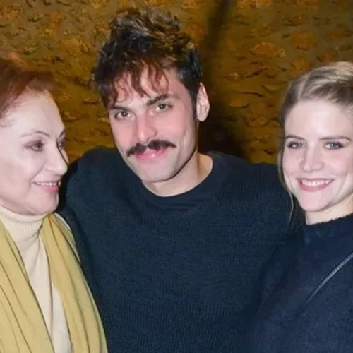 Φιλαρέτη Κομνηνού | Η τρυφερή φωτογραφία της εγγονής της στο χριστουγεννιάτικο σαλόνι της