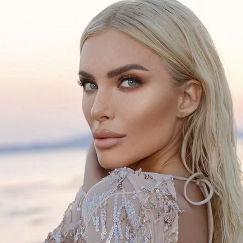 Κατερίνα Καινούργιου | Το αγαπημένο της ανάλαφρο foundation χαρίζει τέλεια κάλυψη αλλά και ενυδάτωση