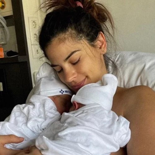 Χριστίνα Μπόμπα | Φωτογραφίζει τις νεογέννητες δίδυμες κόρες της