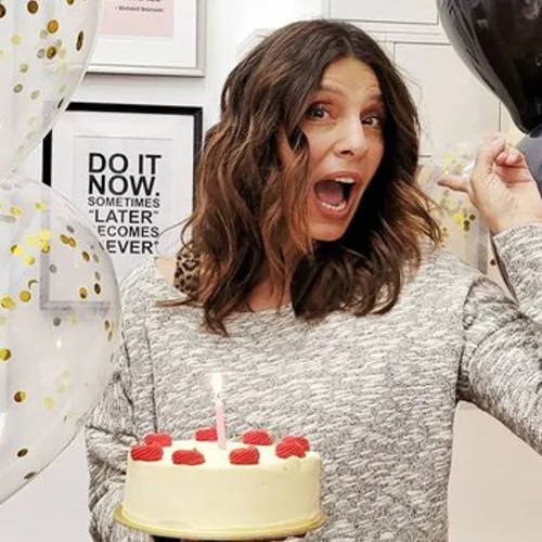 Γενέθλια για την Πόπη Τσαπανίδου | Η εντυπωσιακή τούρτα και η ηλικία της