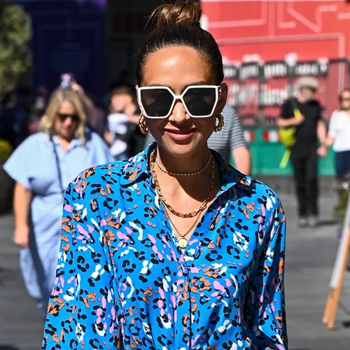 Τρία εμπριμέ φορέματα από την Stradivarius με τα οποία θα περάσεις όλο το καλοκαίρι