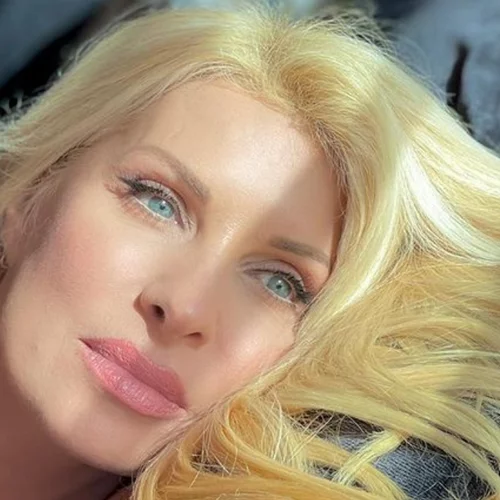 Ελένη Μενεγάκη | Ποζάρει "στις ακτίνες του ηλίου" και στέλνει ένα αισιόδοξο μήνυμα