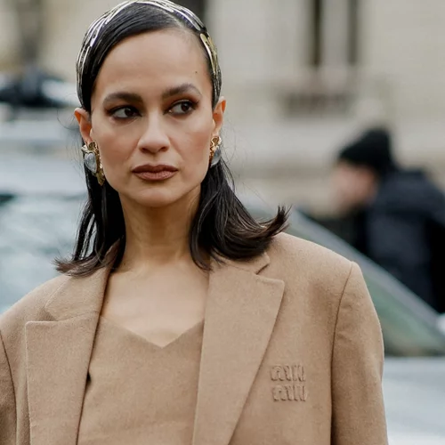 Τα looks που μπορείς να δημιουργήσεις την άνοιξη μ' ένα ζευγάρι sneakers