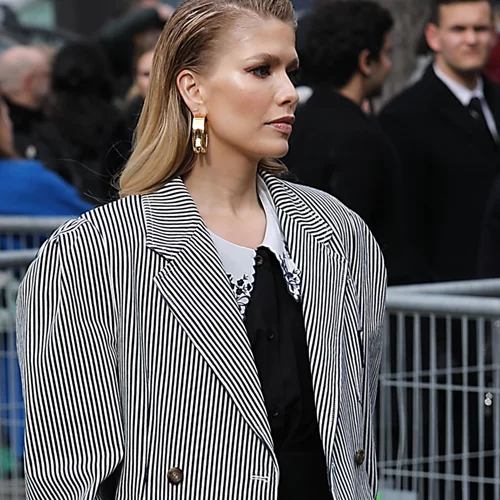 Βρήκαμε το ιδανικό ανοιξιάτικο φόρεμα για γραφείο από την Βershka