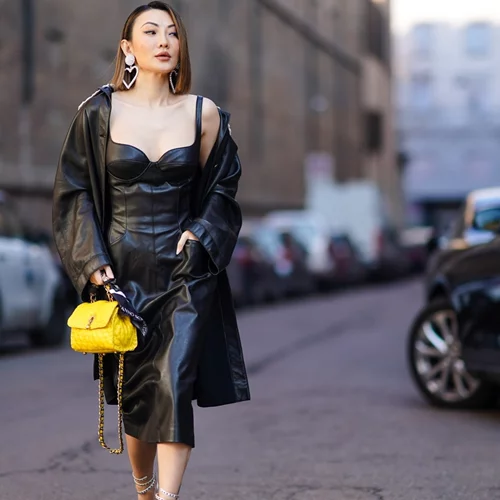 Ψάχνεις φόρεμα για το date σου; Το μαύρο στράπλες φόρεμα από τη Mango είναι αυτό που θες