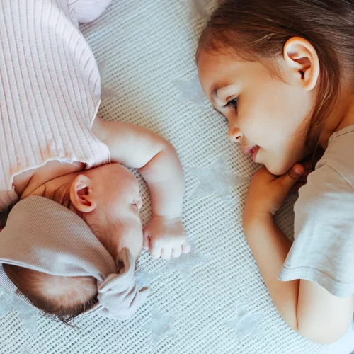 Το πιο τρυφερό δώρο μετά τη γέννα | 5 ιδέες δώρων για το μεγάλο αδελφάκι