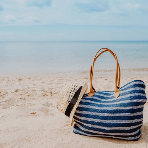 Οι 16 πιο στιλάτες τσάντες που μπορείς να κρατήσεις στην παραλία