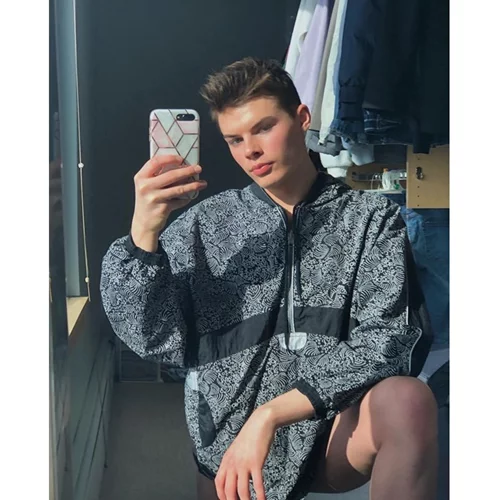 Lewis Freese | Το fluid gender μοντέλο γράφει ιστορία