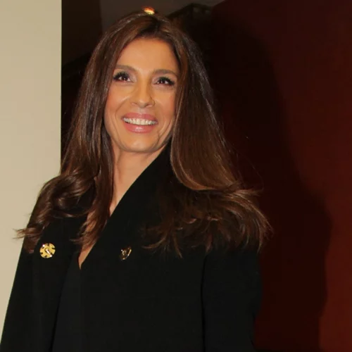 H Πόπη Τσαπανίδου ποζάρει ξετρελαμένη με τον εγγονό της και εύχεται "Καλή Χρονιά"