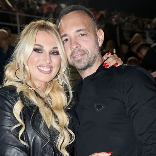 Η Κωνσταντίνα Σπυροπούλου ποζάρει σε προχωρημένη εγκυμοσύνη