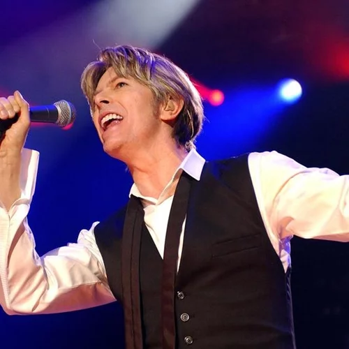 David Bowie | Σαν σήμερα φεύγει από τη ζωή και γίνεται αστερόσκονη