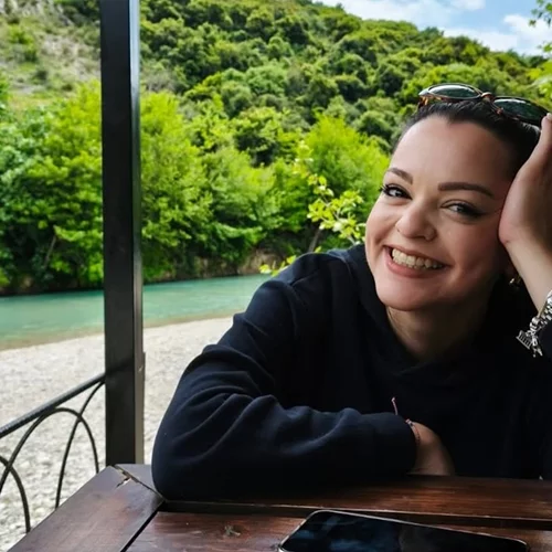 Μαριτίνα Ντενίση | Με σέξι σορτς και ψηλές μπότες στην πρωινή της βόλτα