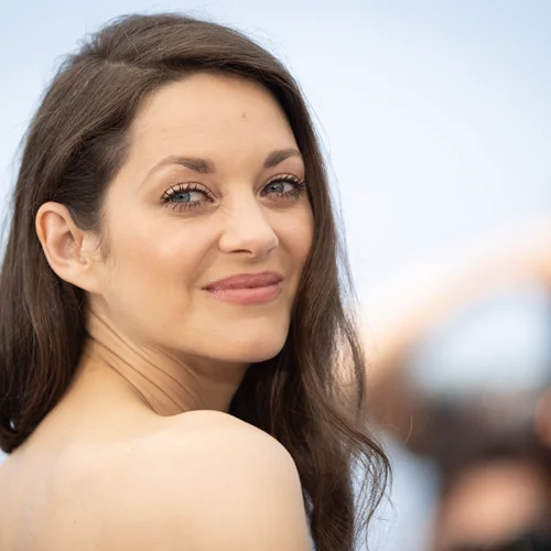 Οι 5 καλύτερες αντιρυτιδικές κρέμες που χρησιμοποιούν εντατικά οι Γαλλίδες μετά τα 40