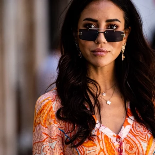 Τα 7 αξεσουάρ που κάθε κομψή γυναίκα εμπιστεύεται για τις καλοκαιρινές της εμφανίσεις