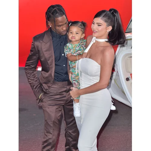 Kylie Jenner | Γέννησε το δεύτερο παιδί της - Ποιο είναι το φύλο του μωρού;