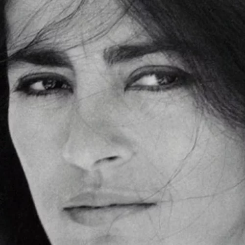 Η Ειρήνη Παπά σε ένα ασπρόμαυρο στιγμιότυπο με τον πατέρα της Angelina Jolie