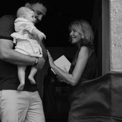 Ο Βασίλης Κικίλιας δημοσίευσε μια throwback φωτογραφία από τη βάφτιση του γιου του