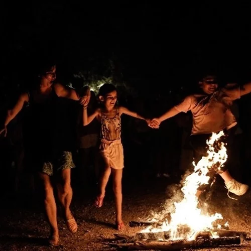 Το έθιμο του Κλήδονα, με ρίζες στη αρχαιότητα, ανήμερα του Αγίου Ιωάννη του Προδρόμου