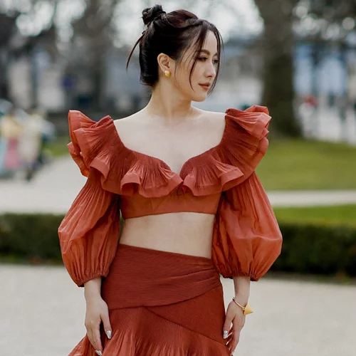 5 ζευγάρια παπούτσια που μπορείς να φορέσεις με μίντι φούστες αυτή την εποχή