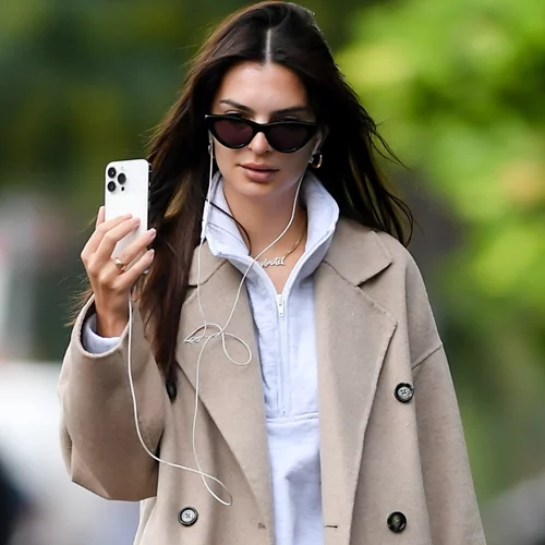 Πέντε τρόποι για να κάνεις spice up στο ντύσιμό σου με καμπαρντίνα αυτό το φθινόπωρο