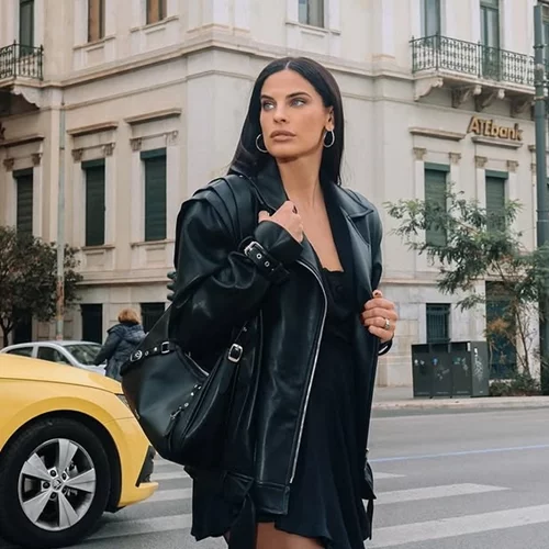 Χριστίνα Μπόμπα | Με το τέλειο casual outfit για τις δουλειές της καθημερινότητας