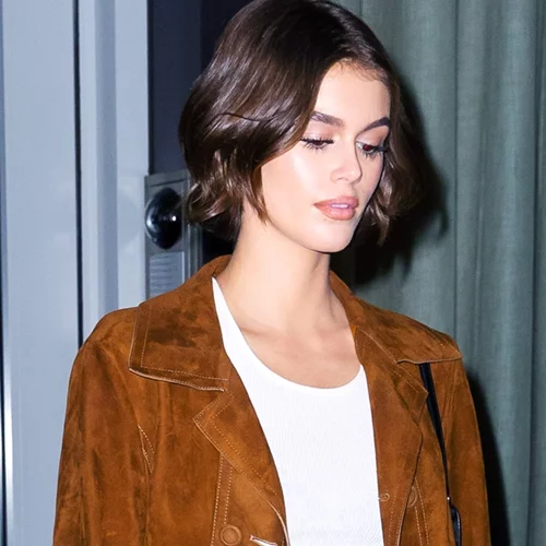 Πώς θα φορέσεις με στιλ ένα suede jacket φέτος το φθινόπωρο